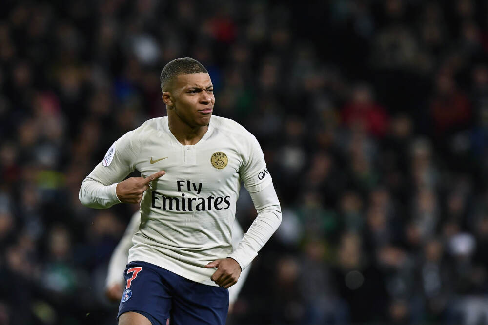 邮报：特里将拍卖其职业生涯多件物品，包括莫斯科雨夜失点的球衣